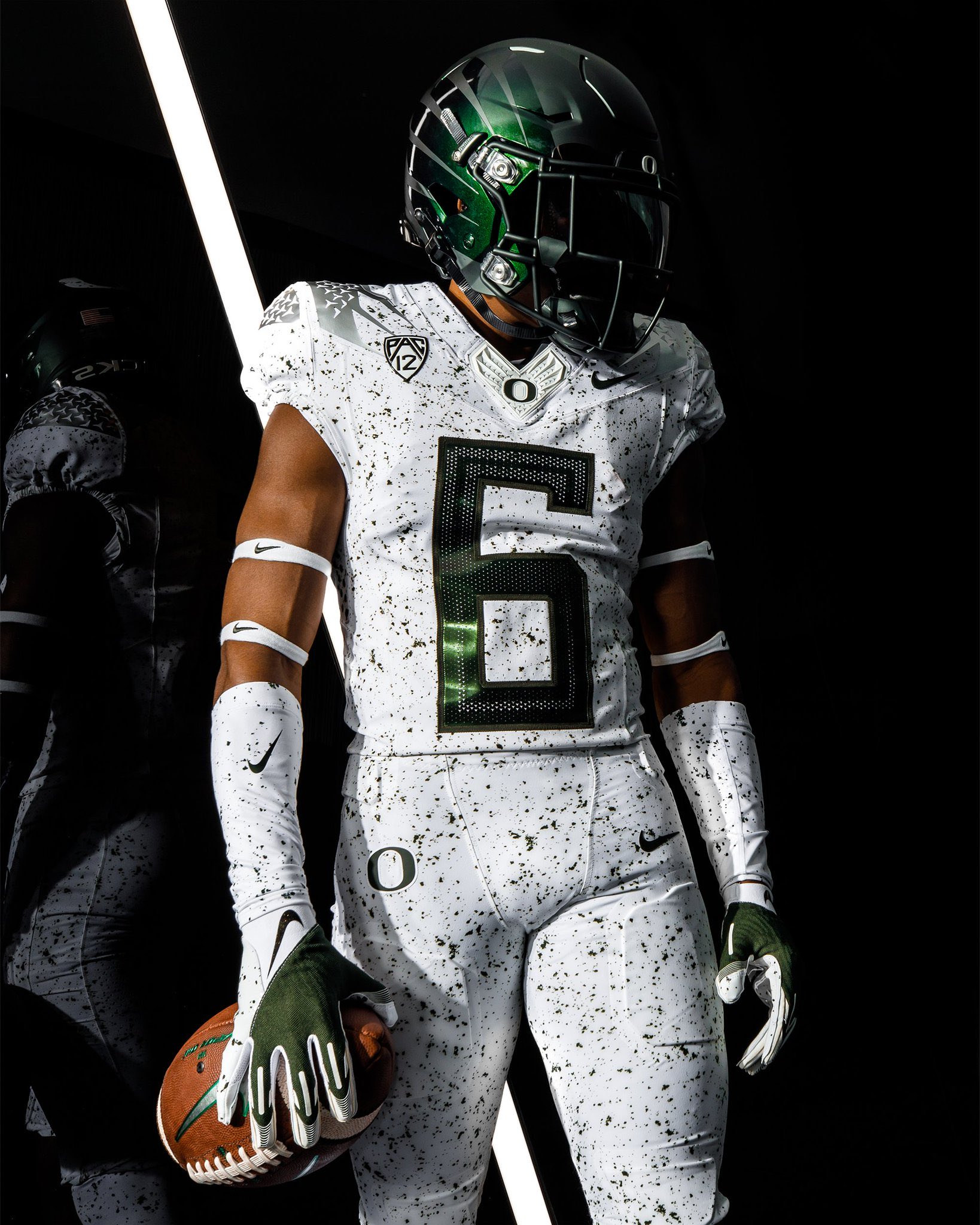 Oregon's new uniforms are fresh, but have hilarious numbers 