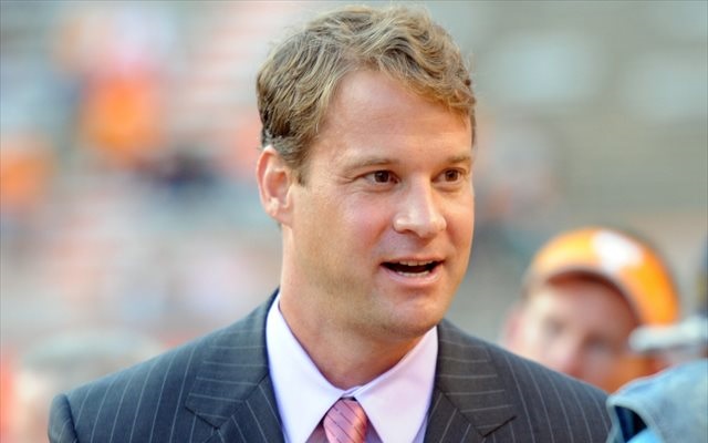 lane-kiffin-suit.jpg