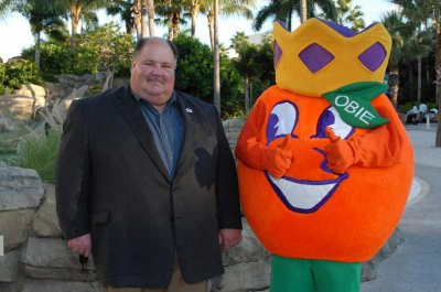 Mangino_and_Orange_Bowl_mascot.jpg