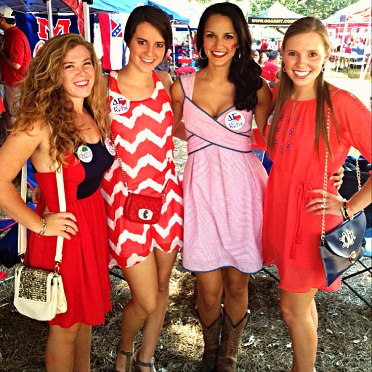 Ole-Miss-coeds-in-the-grove.jpg
