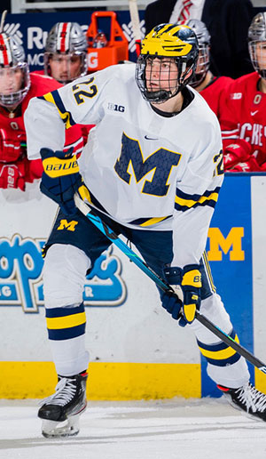 www.collegehockeynews.com