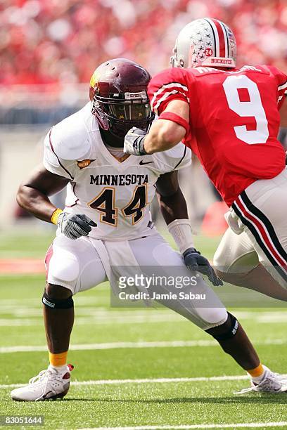 linebacker-deon-hightower-of-the-minnesota-golden-gophers-pursues-an-picture-id83051644