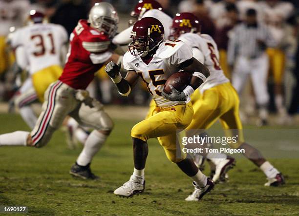 wide-receiver-jermaine-mays-of-the-minnesota-golden-gophers-runs-the-picture-id1690127