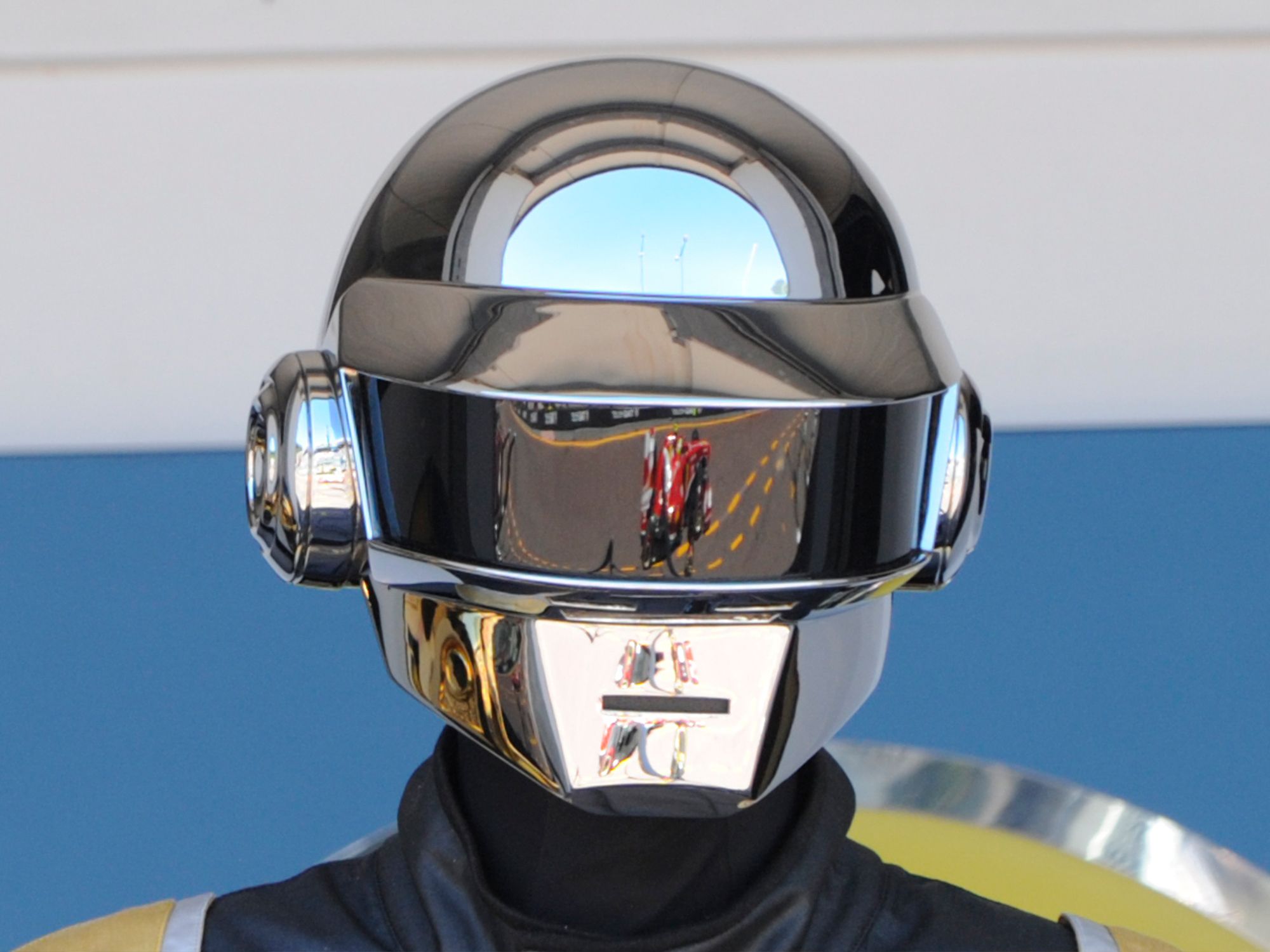 original-esquire-daft-punk-helmet-43-jpg-c6cab159.jpg