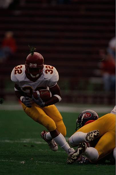 tellis-redmon-of-the-minnesota-golden-gophers-runs-with-the-ball-the-picture-id484003168