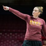 800px-Lindsay_Whalen_coaching_the_Gophers_women_s_basketball_team_2018