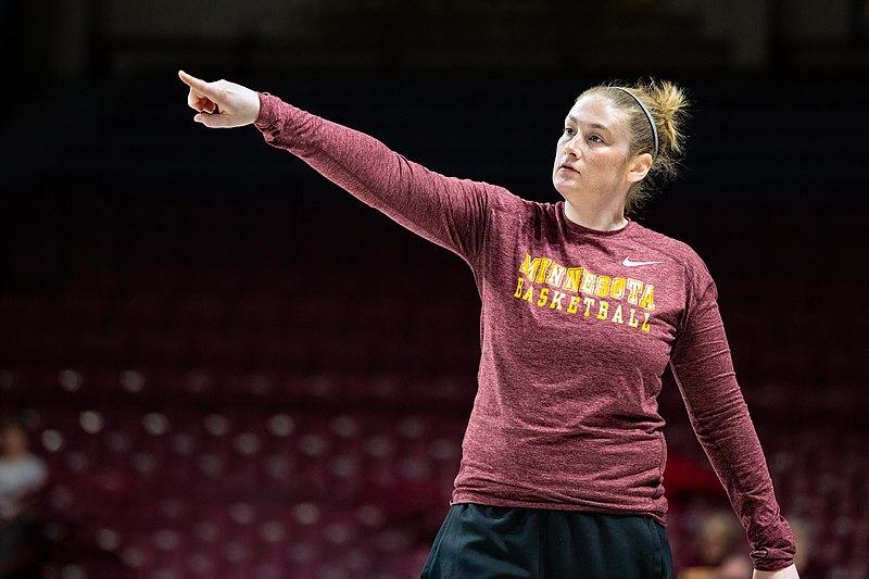 800px-Lindsay_Whalen_coaching_the_Gophers_women_s_basketball_team_2018