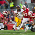 9719121-ncaa-football-minnesota-at-wisconsin