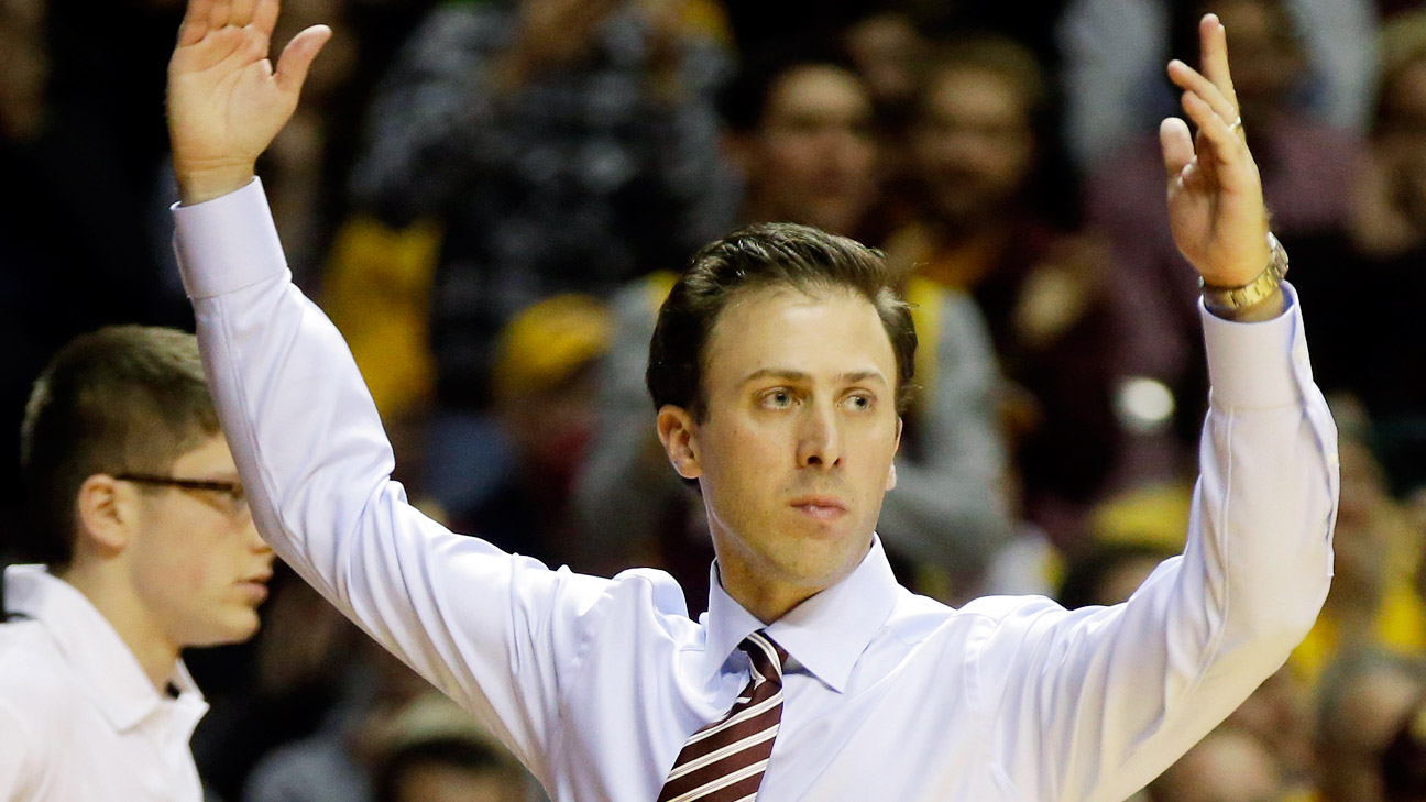 Richard_Pitino_Hands_Up