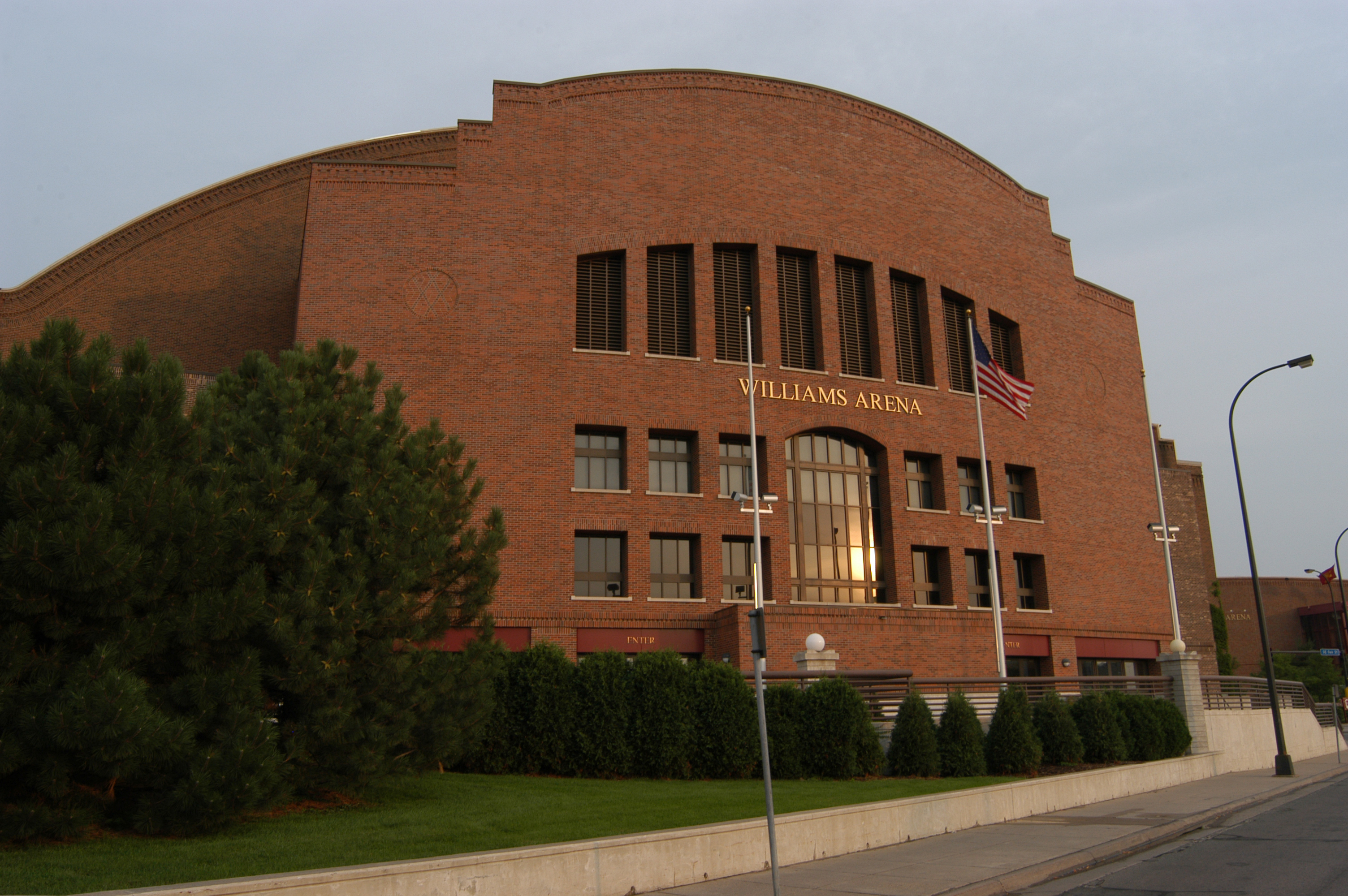 Williams_Arena_Exterior_02